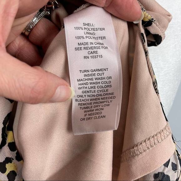 Nanette Lepore Blouse Size S Pink Leopard Print Keyhole Back Ruffle Cuffs NEW - Picture 7 of 8